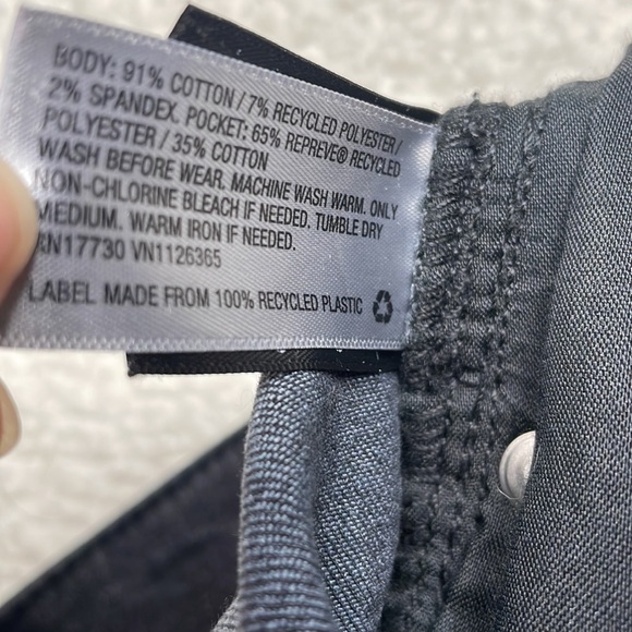 Universal Thread Shorts Black stretchy, size 20 Comfy - Picture 4 of 6